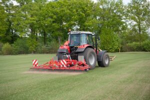 Sportvelden en geluidsbeheersing: vakkundige aanleg en renovatie